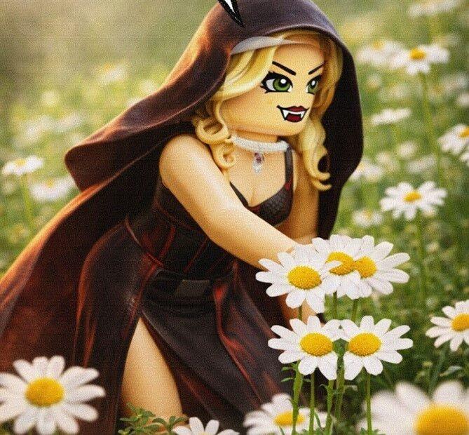 alt="DarthDraculina Sanctaeilgioco mortaledeipetali"